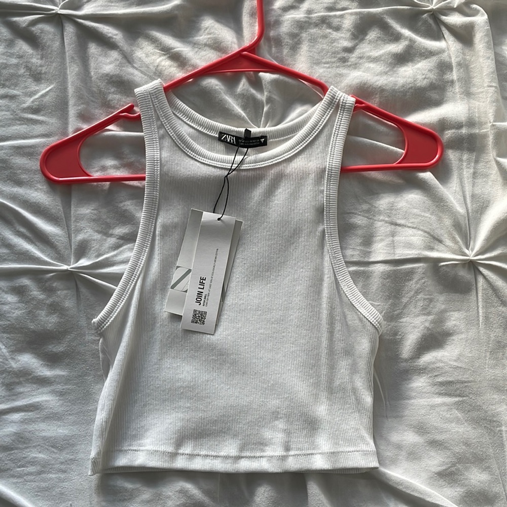 BRAND NEW WITH TAGS! ZARA WHITE RIBBED TANK CROP TOP. SIZE M.